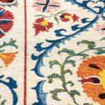 Louis De Poortere teppich Antiquarian Suzani 9728 Origine zoom 3